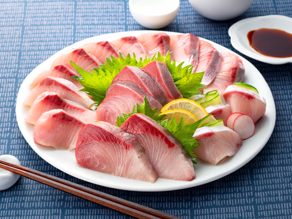 朝〆！極上お刺身用旬ぶり ロイン2点セット（腹身・背身計800g）